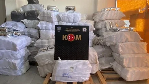 Silifke'de 1.8 Ton Gümrük Kaçağı Çay Ele Geçirildi
