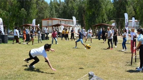 Üniversite Adayları Zorlu Sınav Öncesi Tarsus Gençlik Kampı’nda Stres Attı