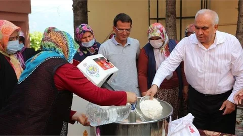 Kadınlara Hamur Yoğurma Makinası!