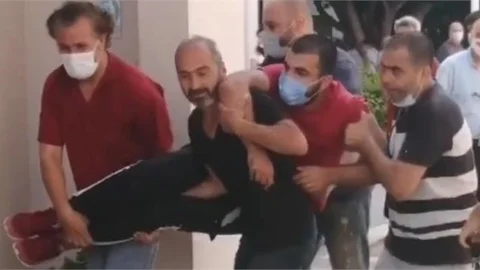 Bazı Kahramanlar Pelerin Giymez!