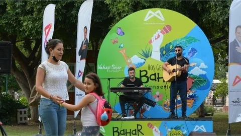 Mersin Büyükşehir’in "Yaz Dostum" Konserleri Sürüyor