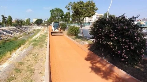 Mersin'de Vatandaşların Spor Yaptığı Alanlara Bakım Çalışması