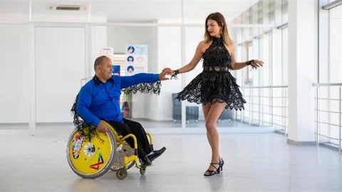 Engeller Dans Etmeye Engel Değil!