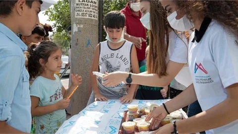 Mersin Büyükşehir’den Çocuklara Dondurma