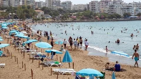 Mersin Plajlarına Tatilci Akını