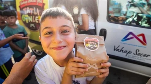 Büyükşehir’den Çocuklara Bu Kez de Mamul ve Limonata