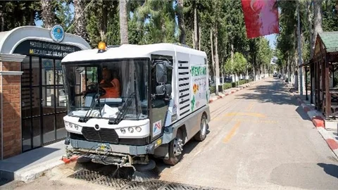 Mezarlıklar Bayram Ziyaretine Hazır Hale Getirildi