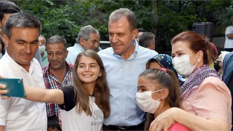 Başkan Seçer, Bayramın Son Günü Erdemli Halkı İle Bayramlaştı