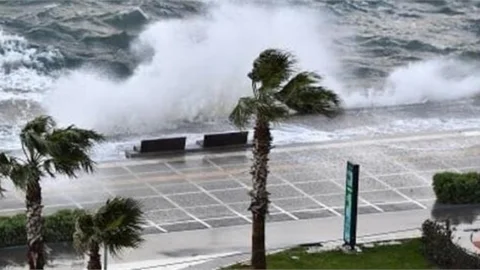 Doğu ve Batı Akdeniz'e Fırtına Uyarısı