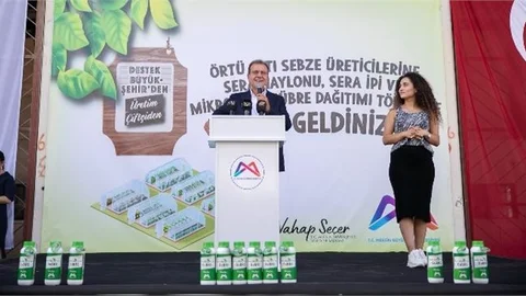 Mersin Büyükşehir’den Çiftçilere Sera Naylonu, Sera İpi Ve Mikrobiyal Gübre Desteği