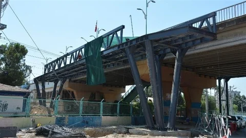 Tarsus’ta Yaya Üst Geçidi Çalışmaları Tüm Hızıyla Sürüyor