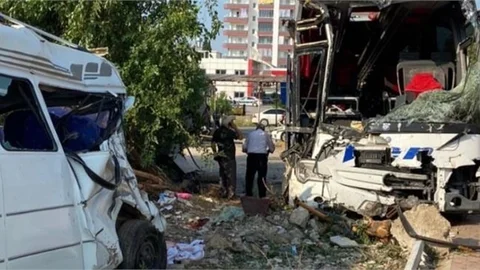 Yolcu Otobüsü Şarampole Devrildi