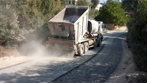 Büyükşehir, Çamlıyayla’nın Yol Problemlerini Bir Bir Çözüme Kavuşturuyor