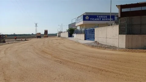 Ticaret Borsası Tesisleri Önünden Geçen Yolda Büyükşehir’den Kapsamlı Bakım