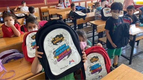 Çamlıyayla’daki Minik Öğrencilerin de İlk Çantası Mersin Büyükşehir’den