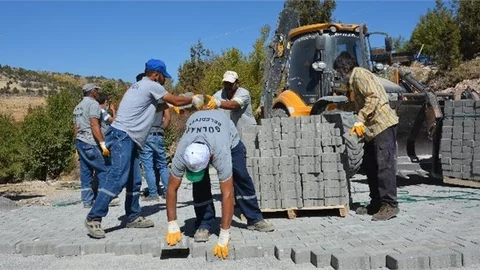 Gülnar Belediyesi Gülnar’a Yeni Yollar Kazandırmaya Devam Ediyor