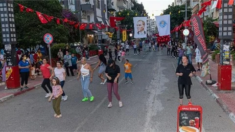 Kushimoto Sokağı Trafiğe Kapandı, Harekete Açıldı