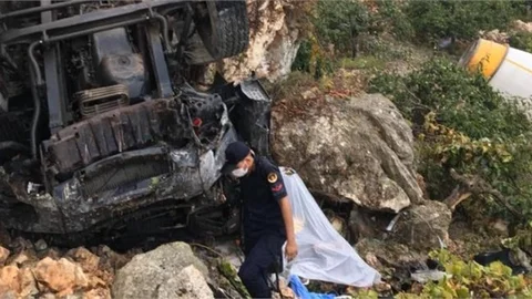 Şarampole Devrilen Mikserin Sürücüsü Hayatını Kaybetti