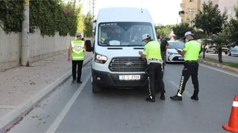 Mersin'de Okul Servisleri Polis Kontrolünde