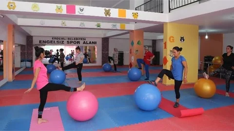 Erdemli'de "Kadın Spor Merkezlerinde Yüzler Gülüyor"