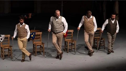 Mersinli Tiyatroseverler ‘aziz Nesin Kabare’yi Kahkalarla İzledi