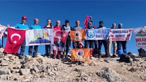 45 Dağcı Medetsiz Dağı’nda Zirveye Ayak Bastı
