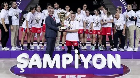 Mersin Büyükşehir Gsk Kadın Basketbol Takımı Şampiyon Oldu