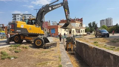Büyükşehir Ekiplerinden, Tarsus Kaleburcu Deresinde Islah Çalışması