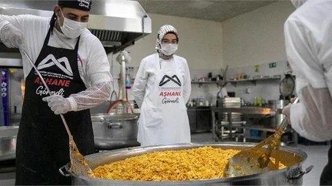 Mahalle Mutfakları’ndan 19 Ayda 200 Bin Yemek Sofralara Ulaştı!