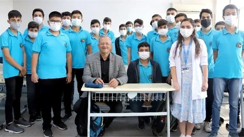 Sabri Tekli Öğrencilerin Davetini Geri Çevirmedi