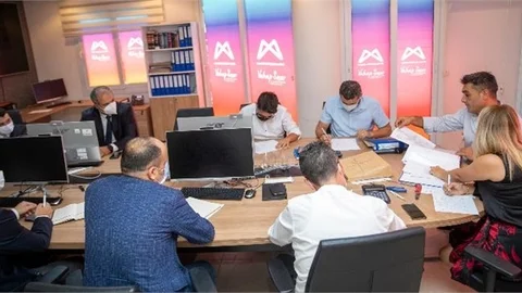 56 Orta Boy Otobüs İçin İmzalar Atıldı