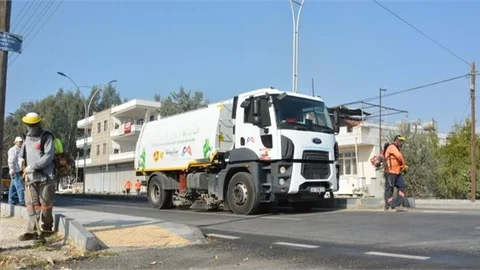 Yenice’deki Cadde ve Sokaklarda Detaylı Temizlik
