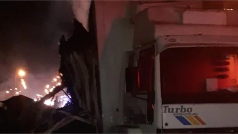 Narenciye Yüklü Kamyonda Yangın