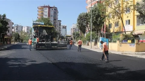 20 Yıldır Yamalı Olan Yol Büyükşehir’le Asfaltlandı