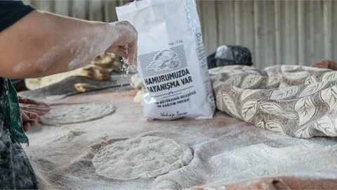 Mersin Büyükşehir’den Çamlıyayla’da Un Dağıtımı