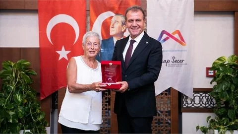 Büyükşehir, Yumuktepe Höyüğü’nün Kazı Başkanı Isabella Caneva Onuruna Veda Etkinliği Düzenledi