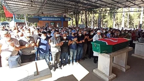 Meslektaşı Tarafından Öldürülen Doktor Toprağa Verildi