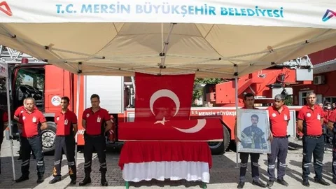 Görev Şehidi Büyükşehir İtfaiye Eri İrfan Çelik, Son Yolculuğuna Uğurlandı