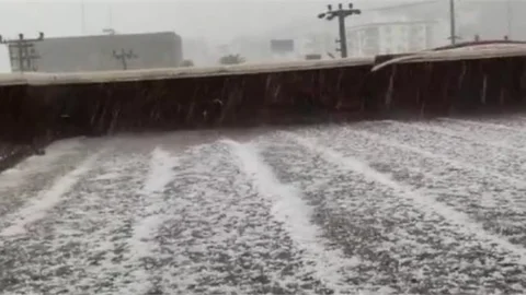 Mersin'in İlçesi Dolu Yağışına Teslim Oldu