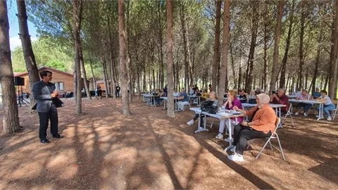 Mersin Büyükşehir’den Yaş Almış Yurttaşlara Tarsus Gençlik Kampı’nda Keyifli Bir Gün