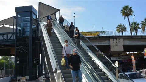 Mersin Büyükşehir, Tarsus’a Modern Bir Yaya Üst Geçidi Kazandırdı