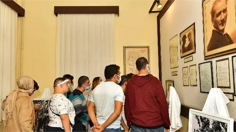 Özel Gereksinimli Bireyler Ulu Önder Atatürk’ü Evinde Andı