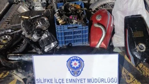 Mersin'de Motosiklet Hırsızları Yakalandı