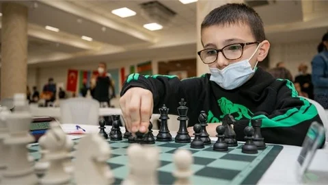 Mersin Büyükşehir’in Uluslararası Satranç Turnuvası İlk Hamlelerle Başladı