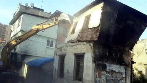 Akdeniz’de Metruk Yapılarla Mücadele Sürüyor