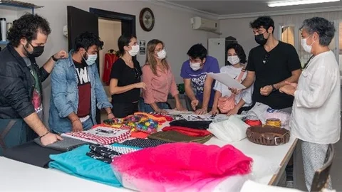 Şehir Tiyatrosu Oyunlarının Kostümleri, Kadınların Marifetli Ellerinden Çıkıyor