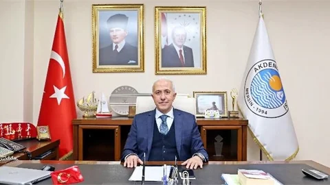 Akdeniz Belediye Başkanı Gültak, Öğretmenler Günü’nü Kutladı