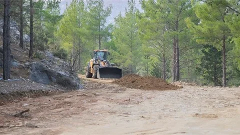 Mersin Büyükşehir’den Aydıncık ve Gülnar’ın 7 Mahallesini Birbirine Bağlayan Grup Yolunda Çalışma