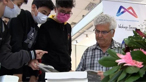 Yazar Çağlar, 6. Cnr Kitap Fuarı’nda Okuyucularıyla Buluştu