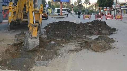 Büyükşehir’den Tarsus İstiklal Caddesi’nde Yeniden Düzenleme Çalışması